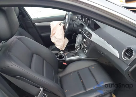 2012 Mercedes-Benz C 250 Sport из США, поврежденный, VIN WDDGF4HB0CA729145